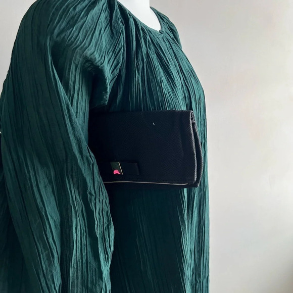 Victoria Secret Fold-Over Classic Black With Bow Wristlet Clutch Bag NWT - Picture 11 of 11